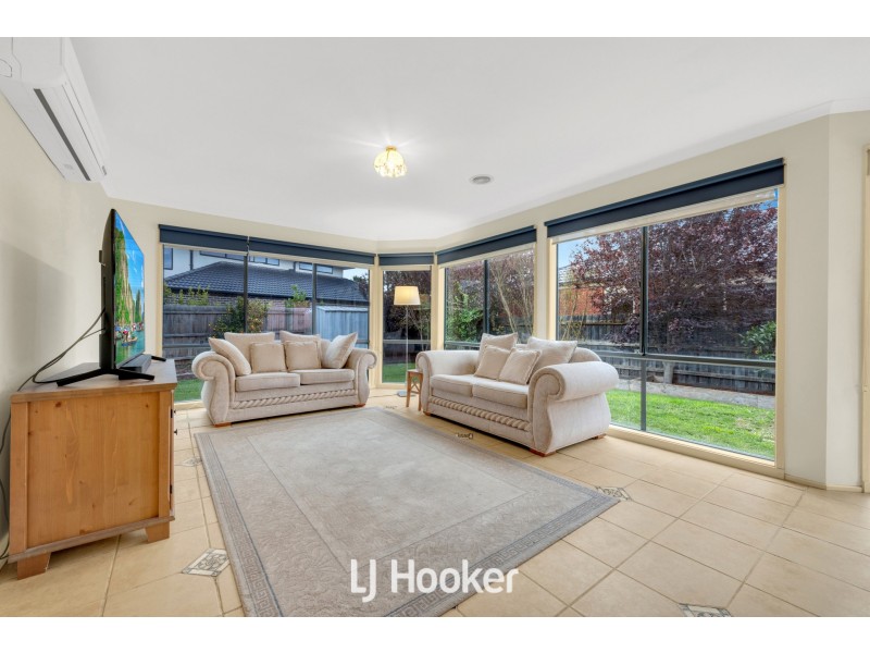 30 Eldershaw Drive, Lynbrook VIC 3975