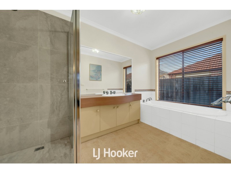 30 Eldershaw Drive, Lynbrook VIC 3975