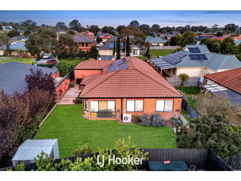 30 Eldershaw Drive, Lynbrook VIC 3975