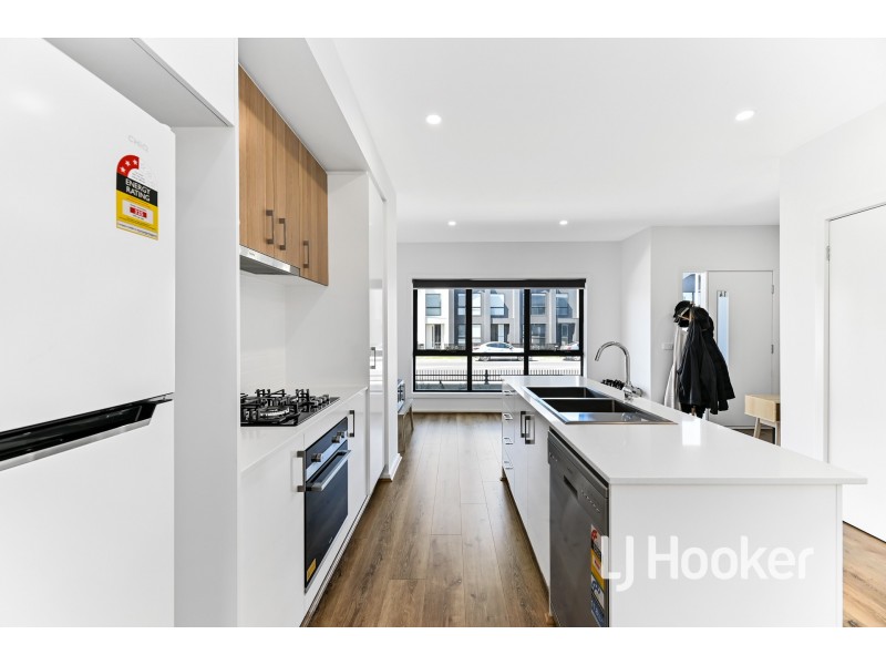 14 Tanzanite Court, Berwick VIC 3806