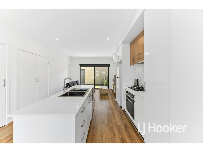 14 Tanzanite Court, Berwick VIC 3806