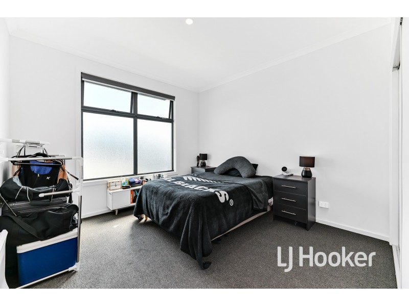 14 Tanzanite Court, Berwick VIC 3806