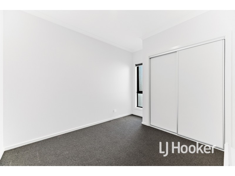 14 Tanzanite Court, Berwick VIC 3806