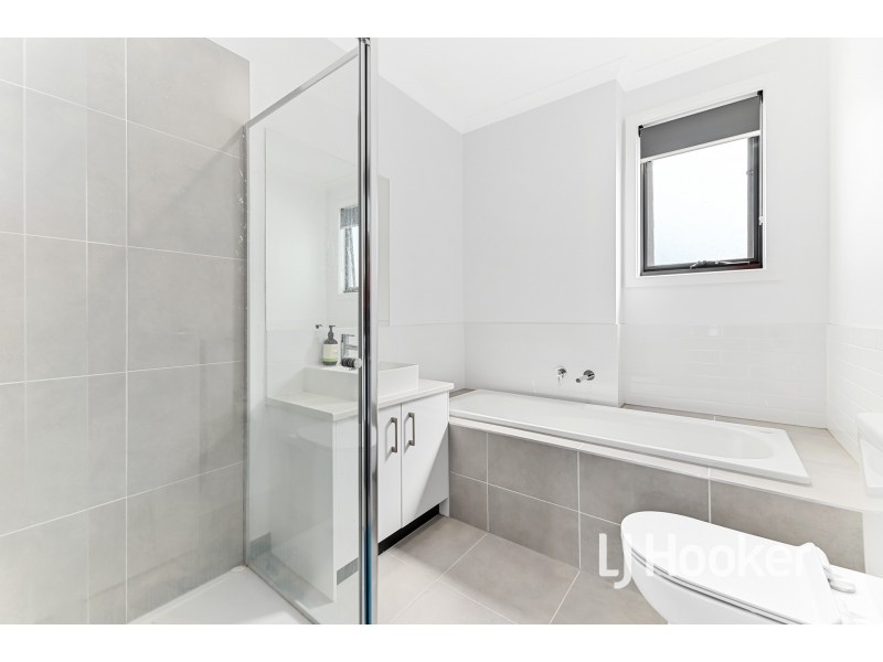 14 Tanzanite Court, Berwick VIC 3806