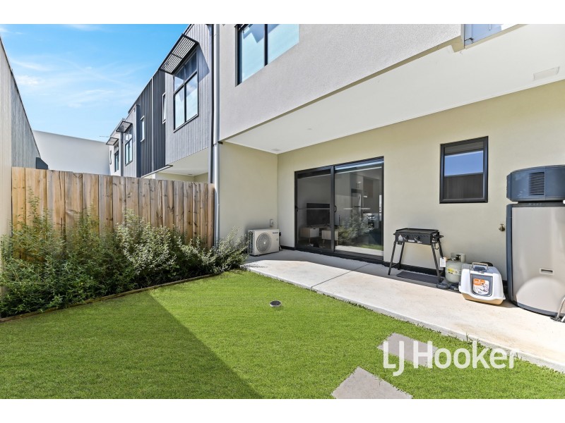 14 Tanzanite Court, Berwick VIC 3806