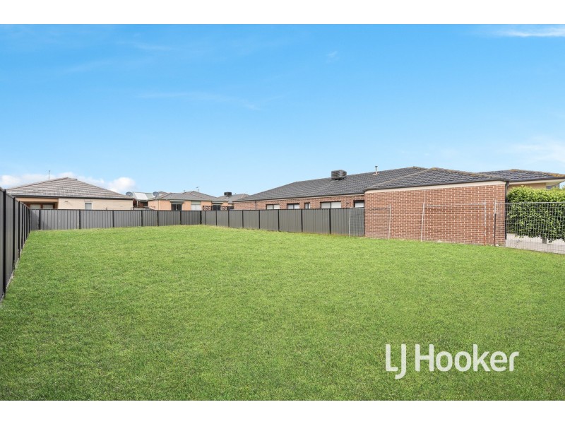 12 San Fratello Street, Clyde North VIC 3978