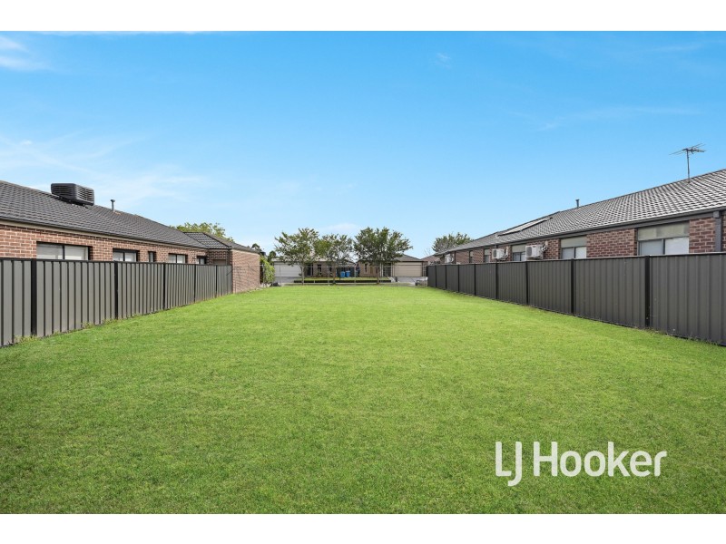 12 San Fratello Street, Clyde North VIC 3978