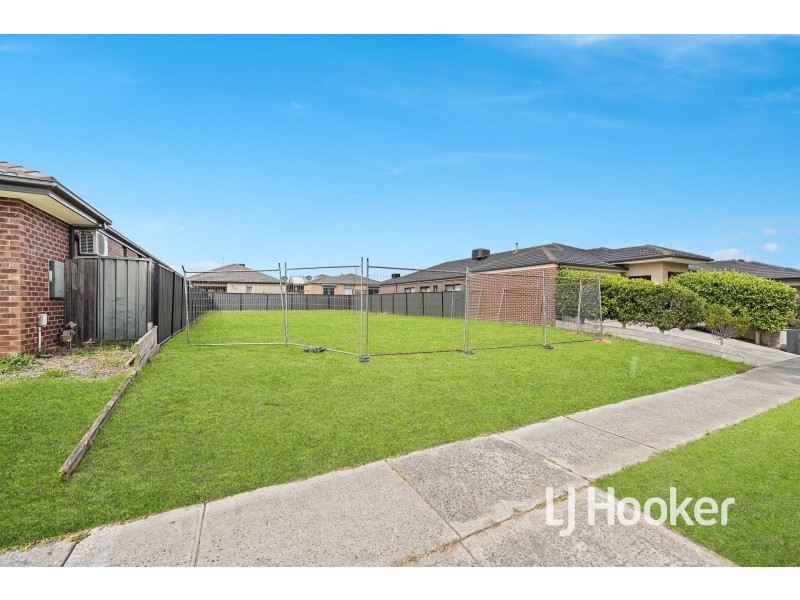 12 San Fratello Street, Clyde North VIC 3978