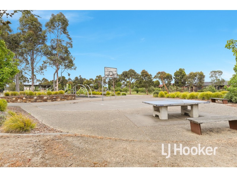 12 San Fratello Street, Clyde North VIC 3978