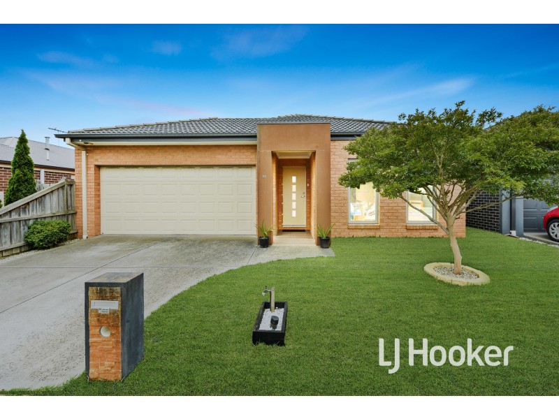 53 Valencia Circuit, Cranbourne VIC 3977