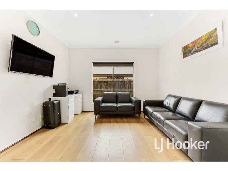 53 Valencia Circuit, Cranbourne VIC 3977