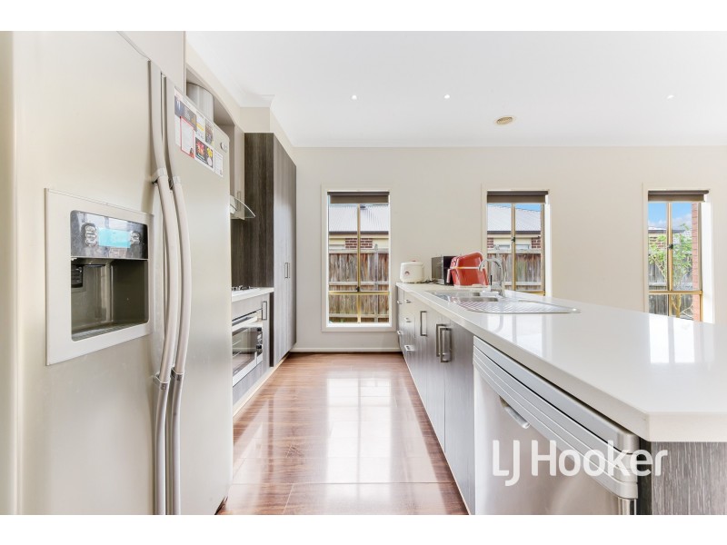 53 Valencia Circuit, Cranbourne VIC 3977