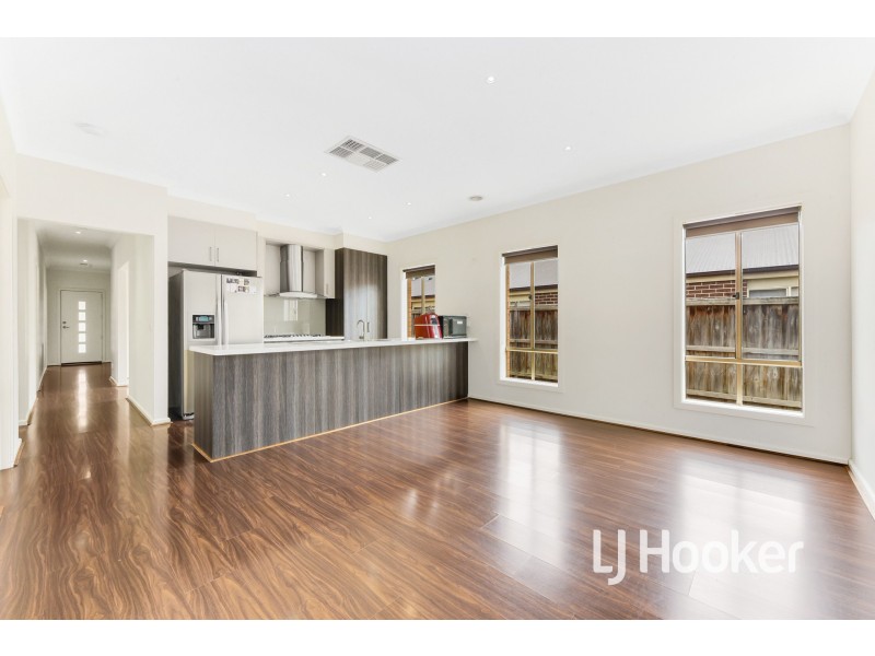 53 Valencia Circuit, Cranbourne VIC 3977