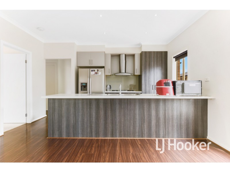 53 Valencia Circuit, Cranbourne VIC 3977