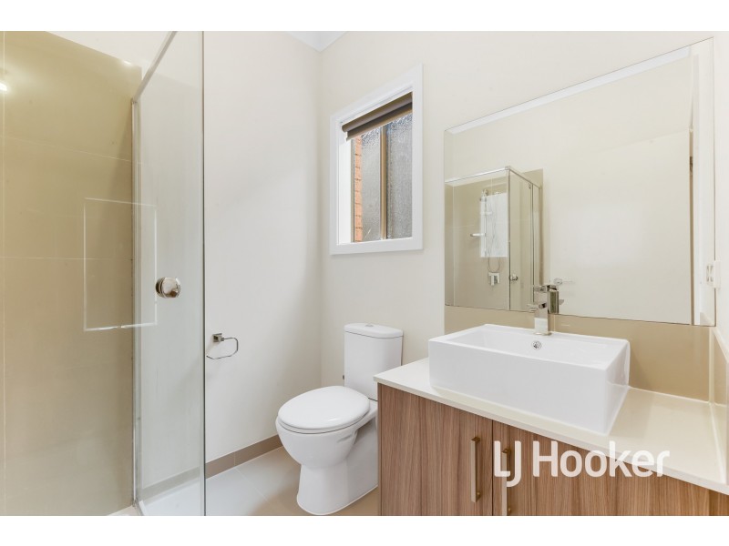 53 Valencia Circuit, Cranbourne VIC 3977