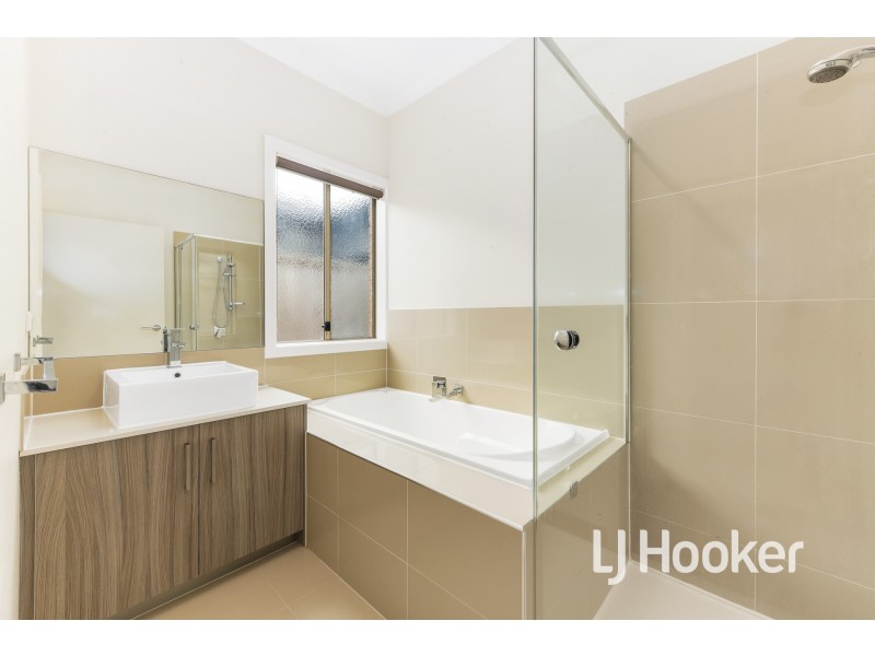 53 Valencia Circuit, Cranbourne VIC 3977