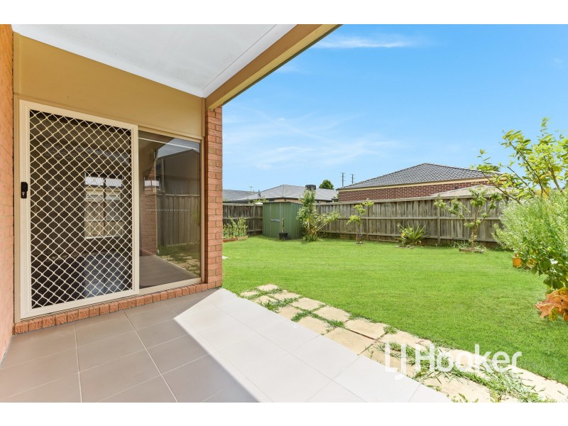 53 Valencia Circuit, Cranbourne VIC 3977
