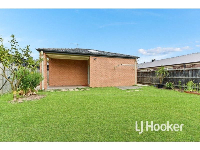 53 Valencia Circuit, Cranbourne VIC 3977