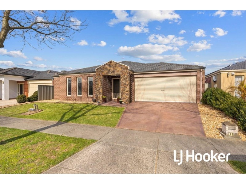 11 Northumbria Street, Cranbourne East VIC 3977