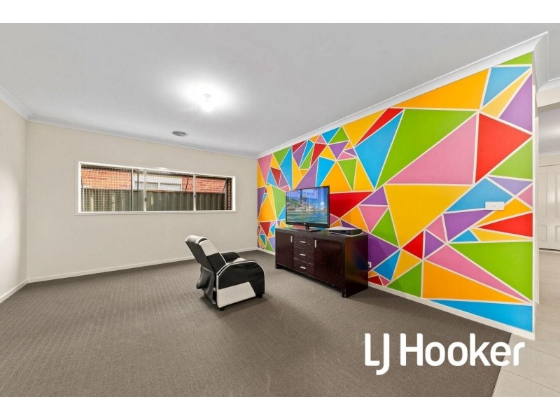 11 Northumbria Street, Cranbourne East VIC 3977