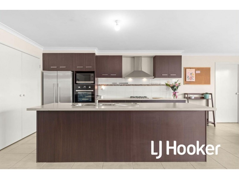 11 Northumbria Street, Cranbourne East VIC 3977