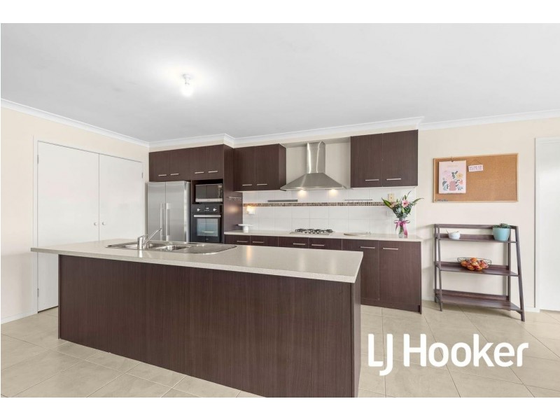 11 Northumbria Street, Cranbourne East VIC 3977
