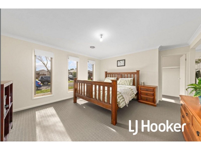 11 Northumbria Street, Cranbourne East VIC 3977