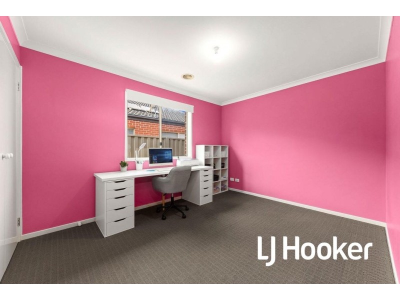11 Northumbria Street, Cranbourne East VIC 3977