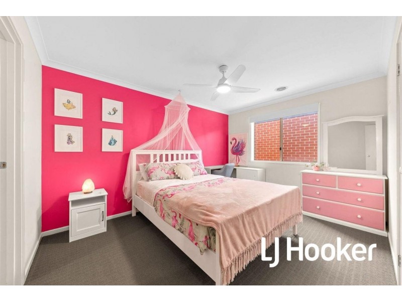 11 Northumbria Street, Cranbourne East VIC 3977