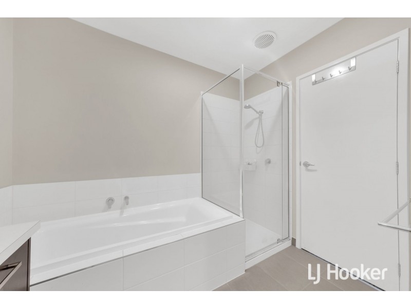 36 Sloane Drive, Clyde North VIC 3978