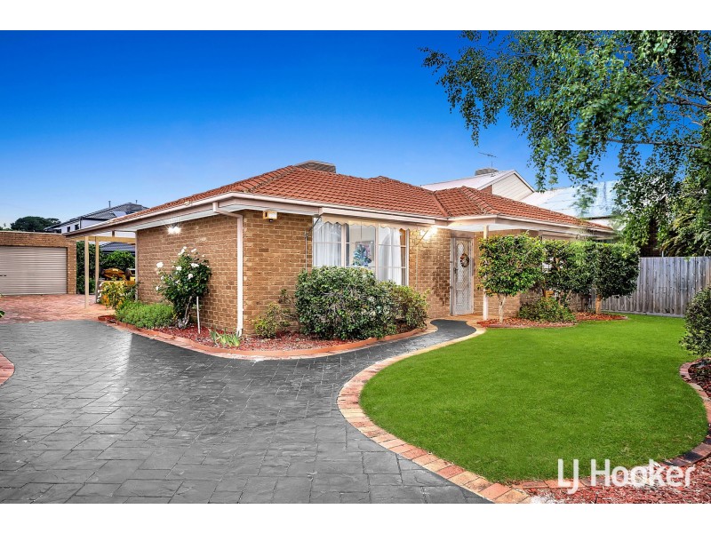 99 Waverley Park Drive, Cranbourne North VIC 3977