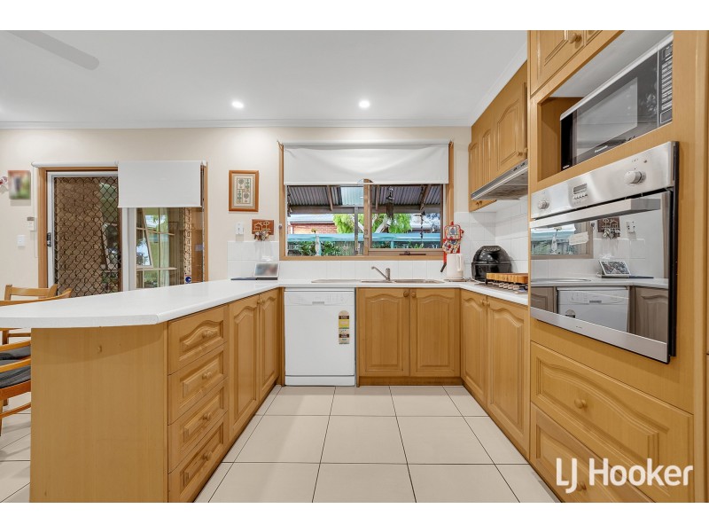99 Waverley Park Drive, Cranbourne North VIC 3977