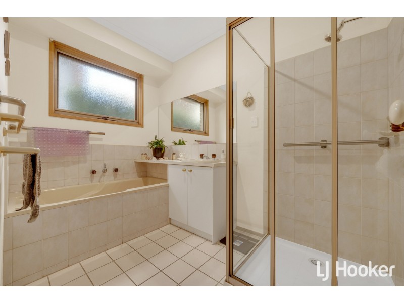 99 Waverley Park Drive, Cranbourne North VIC 3977