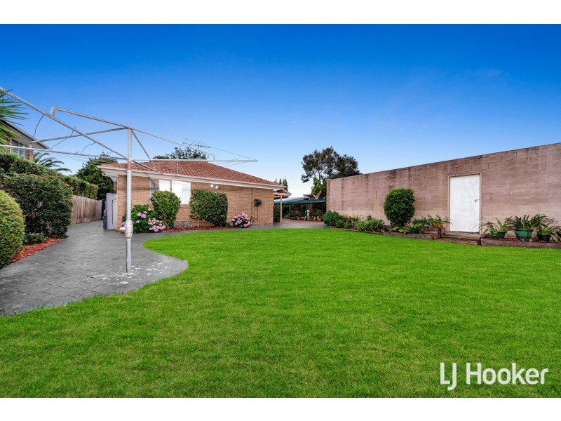 99 Waverley Park Drive, Cranbourne North VIC 3977