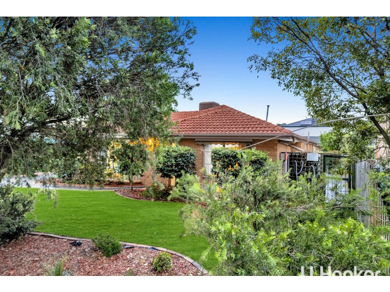 99 Waverley Park Drive, Cranbourne North VIC 3977