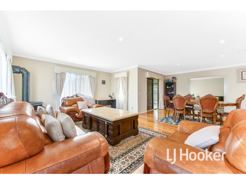 8 Rachael Court, Pakenham VIC 3810