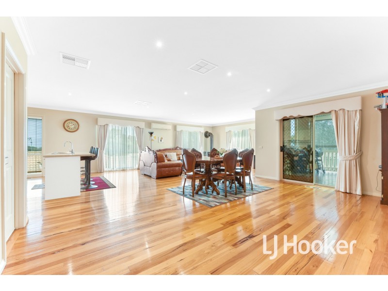 8 Rachael Court, Pakenham VIC 3810