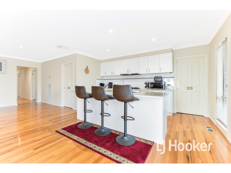 8 Rachael Court, Pakenham VIC 3810