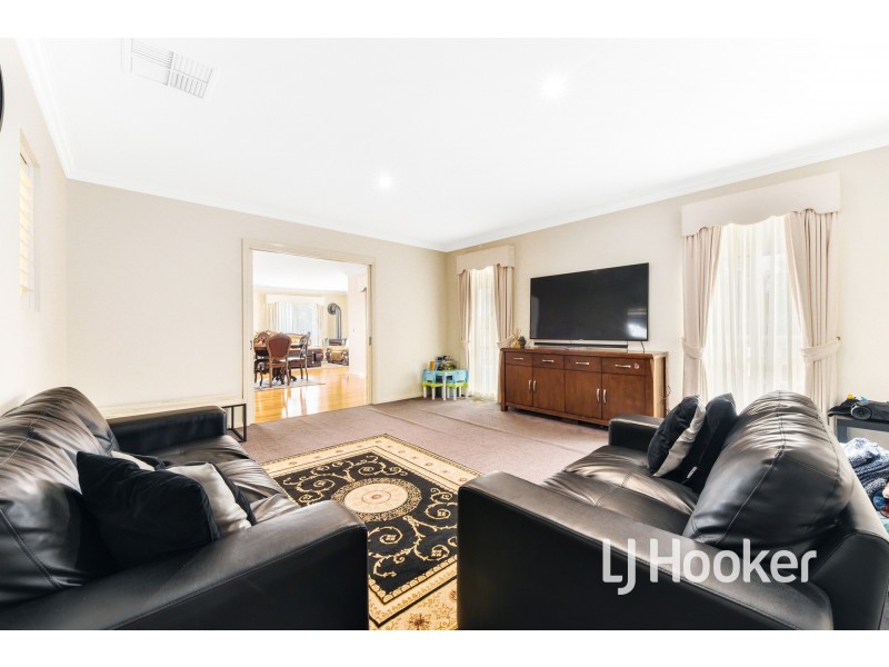 8 Rachael Court, Pakenham VIC 3810