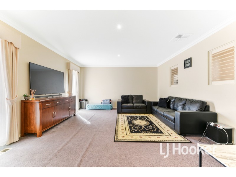 8 Rachael Court, Pakenham VIC 3810