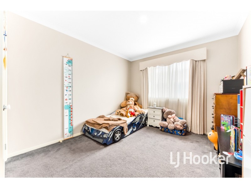 8 Rachael Court, Pakenham VIC 3810