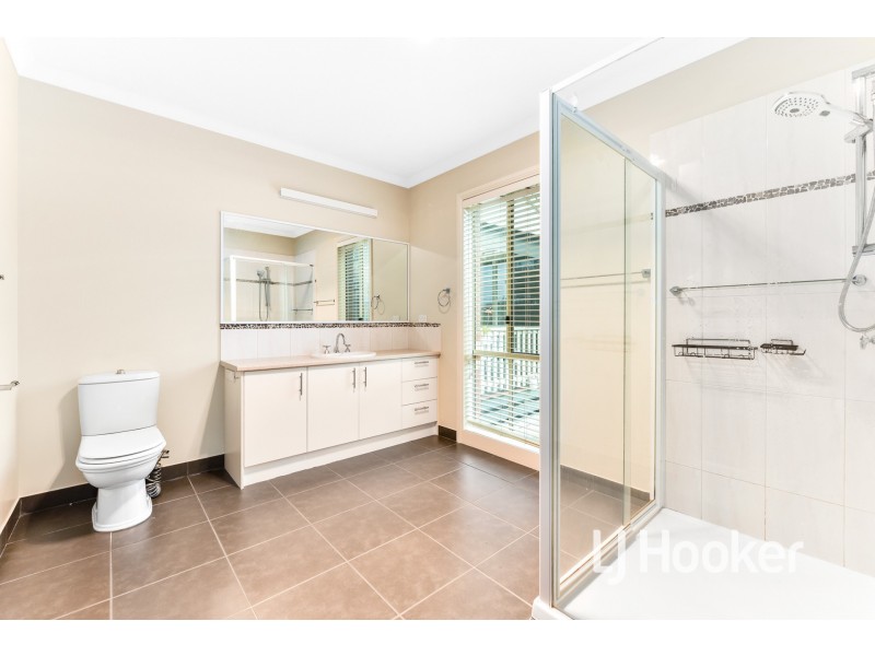 8 Rachael Court, Pakenham VIC 3810