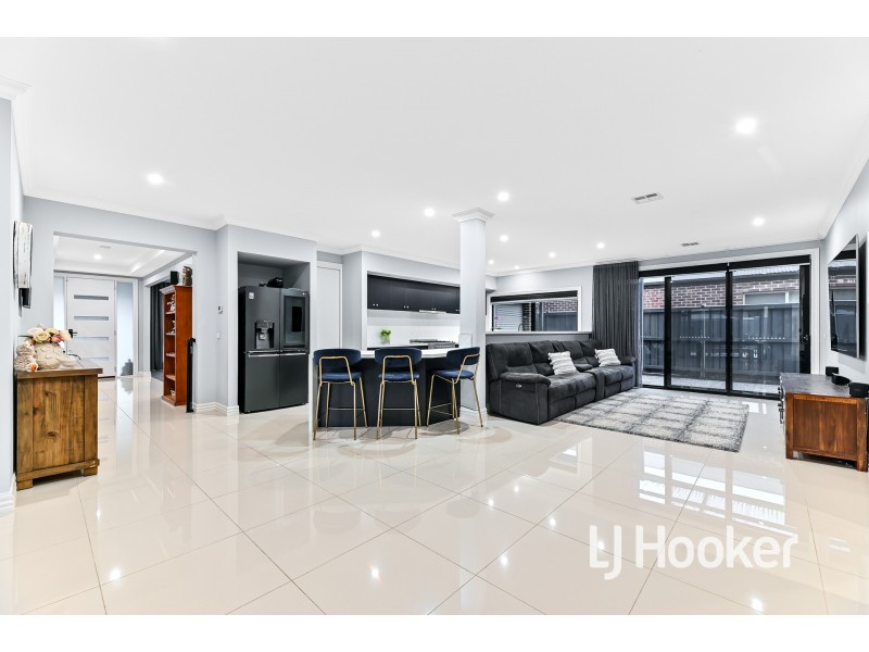 46 Meyer Crescent, Clyde North VIC 3978