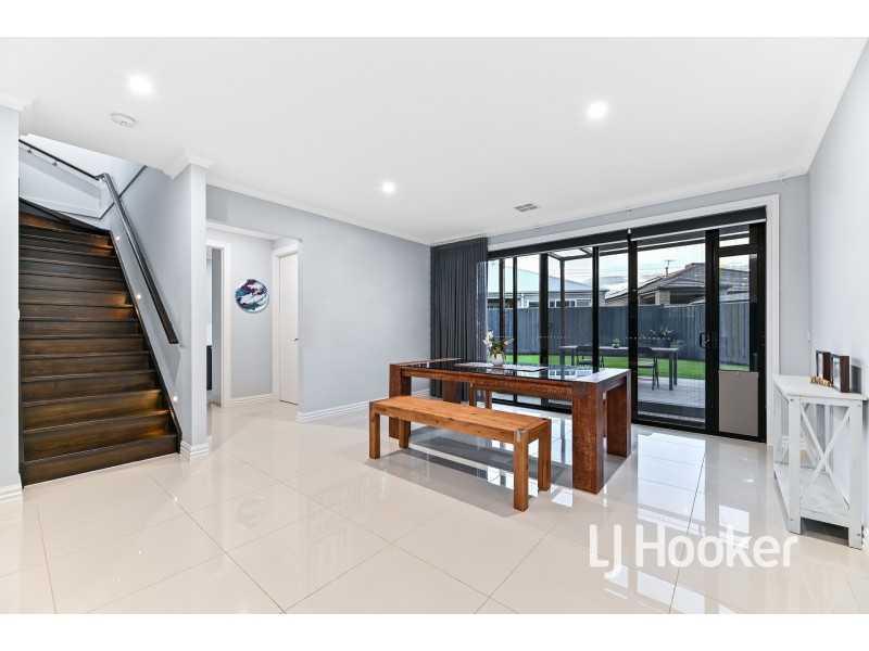 46 Meyer Crescent, Clyde North VIC 3978