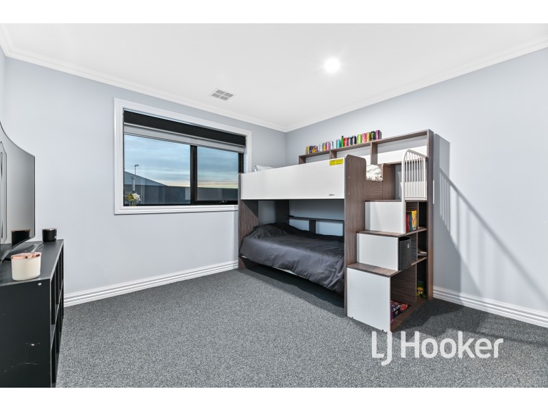 46 Meyer Crescent, Clyde North VIC 3978