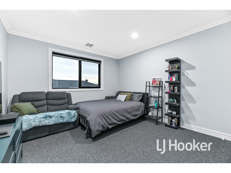 46 Meyer Crescent, Clyde North VIC 3978