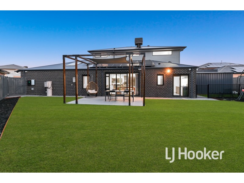 46 Meyer Crescent, Clyde North VIC 3978