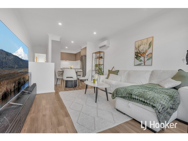 10 Myrtle Walk, Cranbourne West VIC 3977