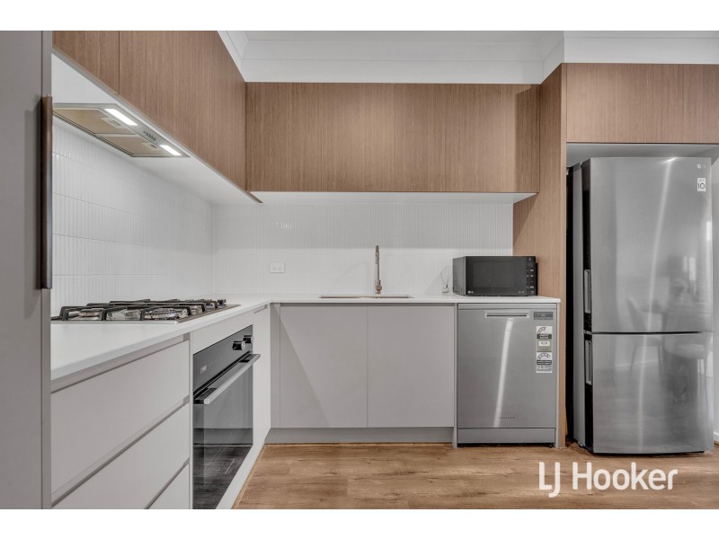 10 Myrtle Walk, Cranbourne West VIC 3977