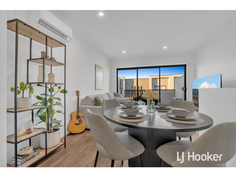 10 Myrtle Walk, Cranbourne West VIC 3977